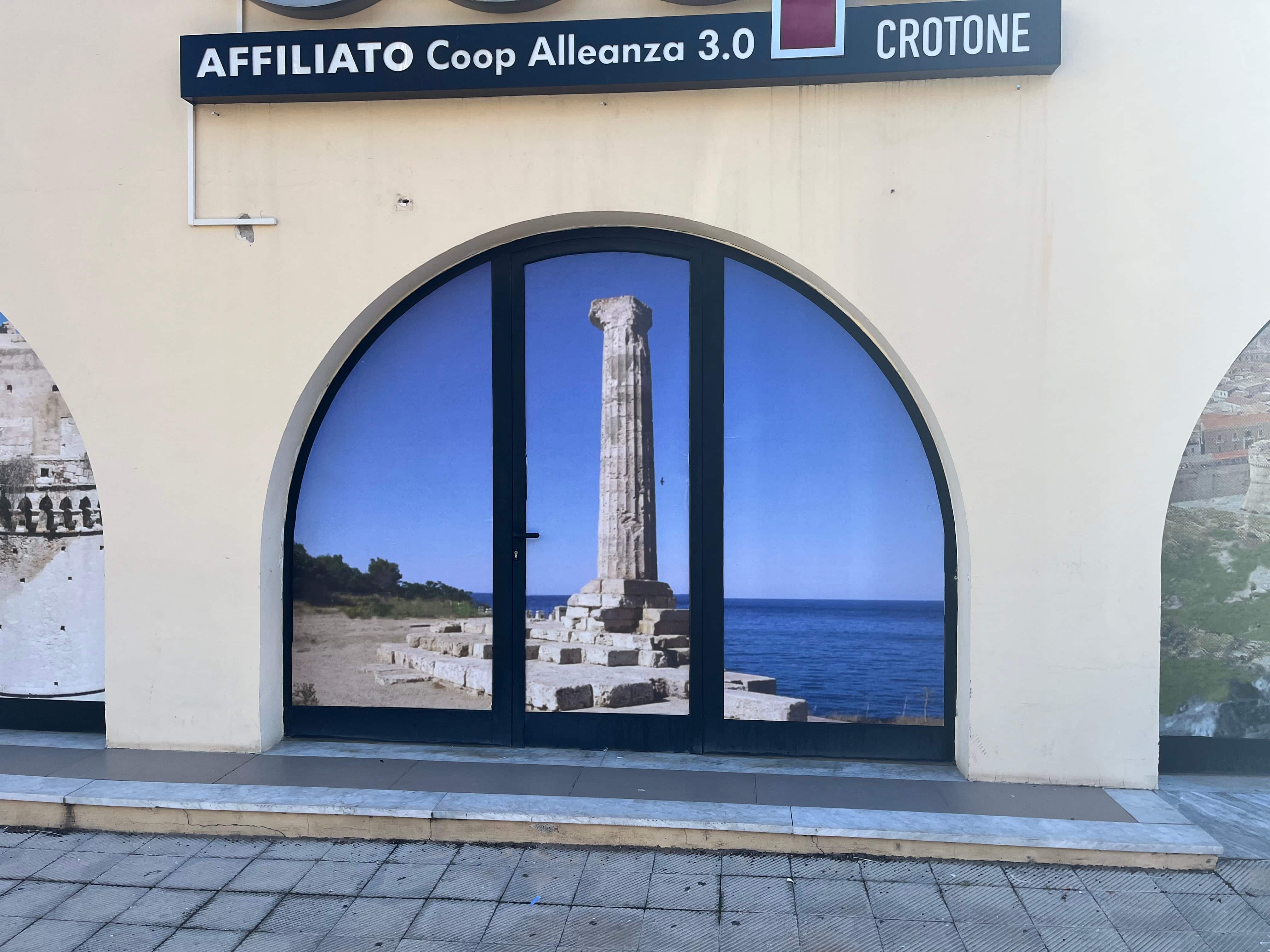 Vetrina ad arco per Coop Alleanza 3.0