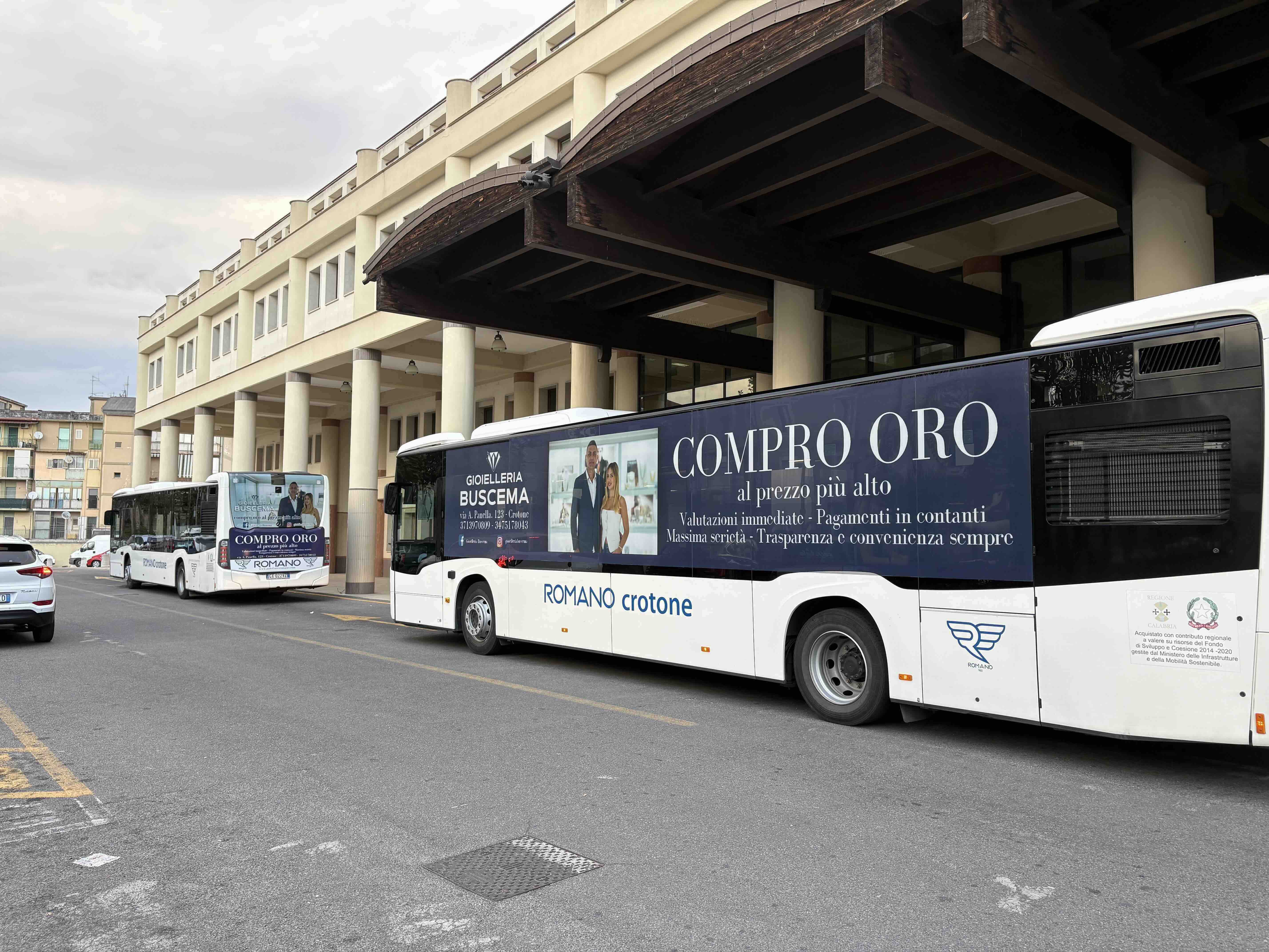 Campagna Compro Oro su autobus in sosta